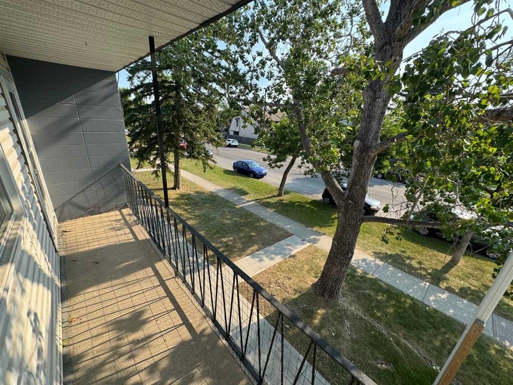 303-2211 19 Street Ne, Calgary, AB - Outdoor