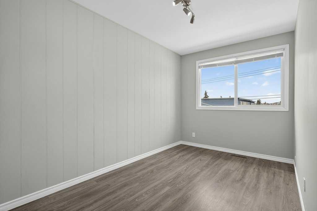 303-2211 19 Street Ne, Calgary, AB - Indoor Photo Showing Other Room