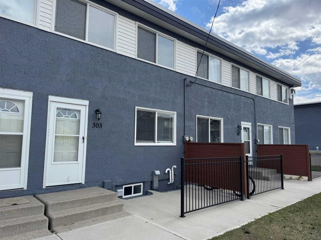 303-2211 19 Street Ne, Calgary, AB - Outdoor With Exterior