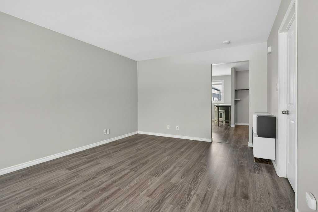 303-2211 19 Street Ne, Calgary, AB - Indoor Photo Showing Other Room