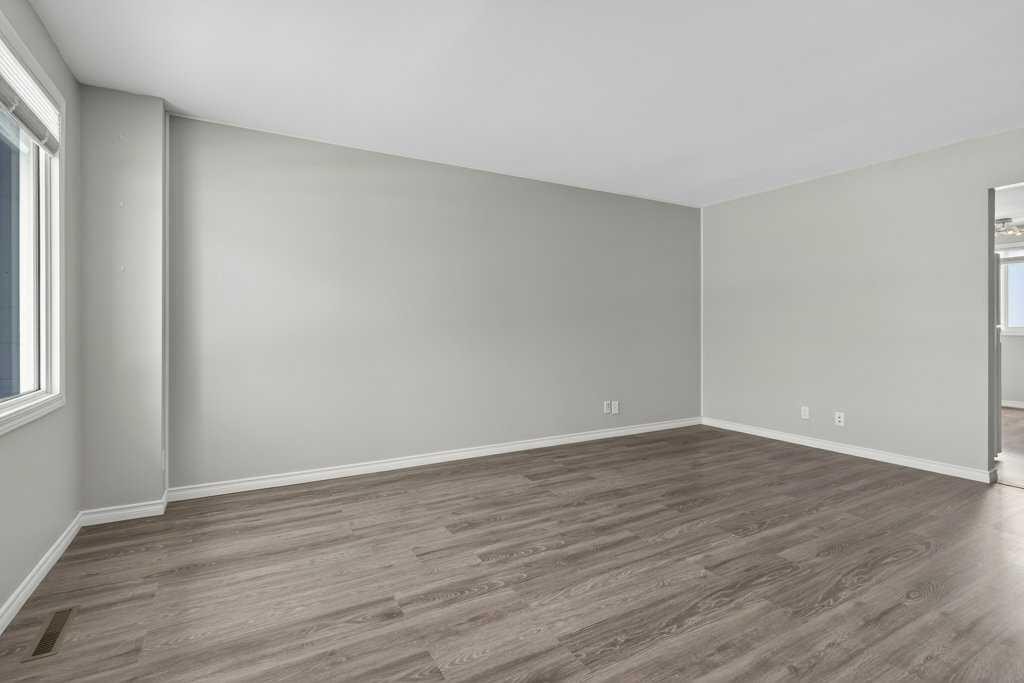 303-2211 19 Street Ne, Calgary, AB - Indoor Photo Showing Other Room