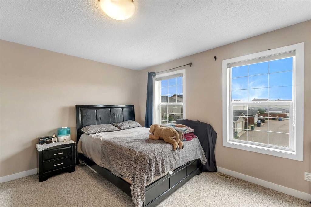 91 Saddlebrook Way Ne, Calgary, AB - Indoor Photo Showing Bedroom