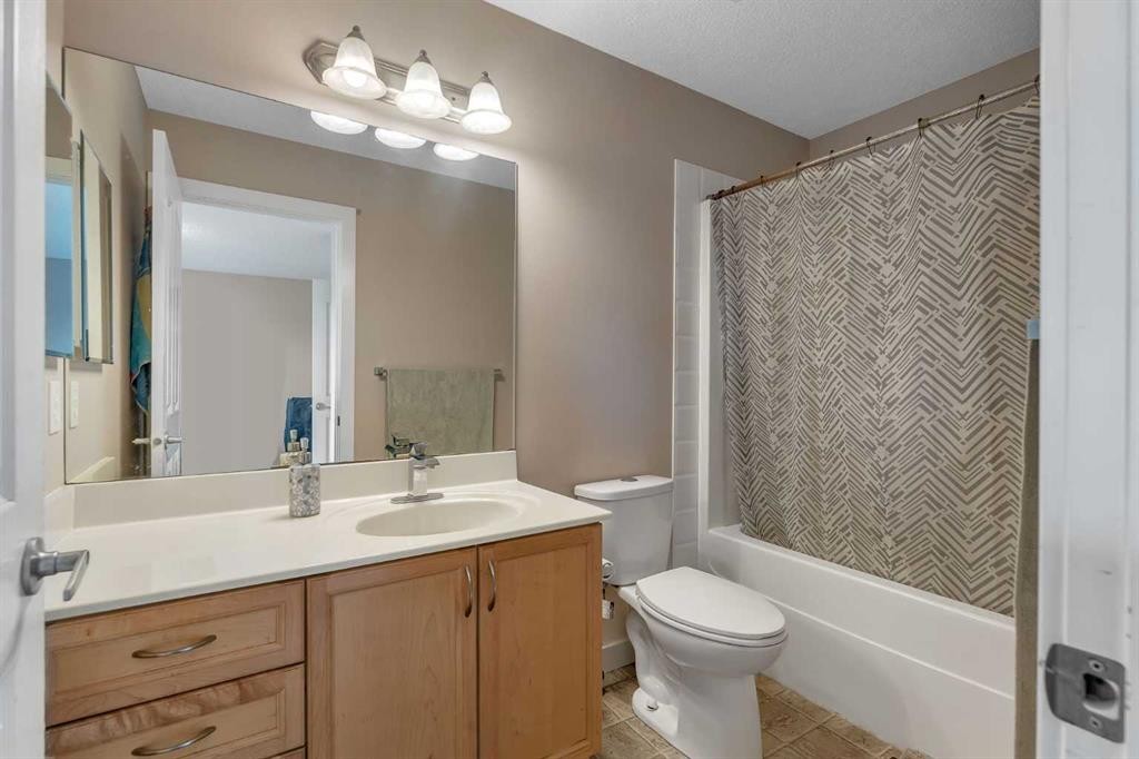 91 Saddlebrook Way Ne, Calgary, AB - Indoor Photo Showing Bathroom