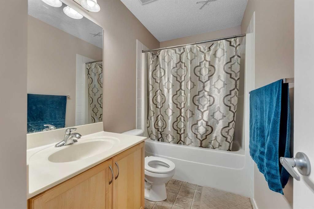 91 Saddlebrook Way Ne, Calgary, AB - Indoor Photo Showing Bathroom