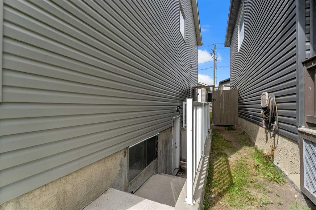 91 Saddlebrook Way Ne, Calgary, AB - Outdoor With Exterior