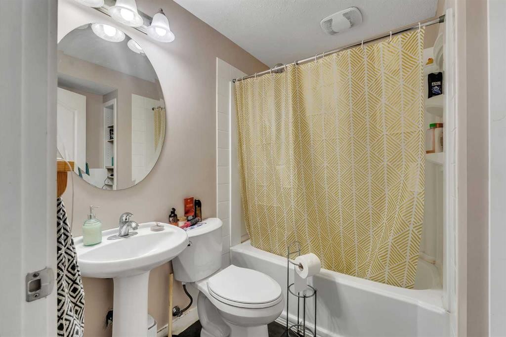 91 Saddlebrook Way Ne, Calgary, AB - Indoor Photo Showing Bathroom