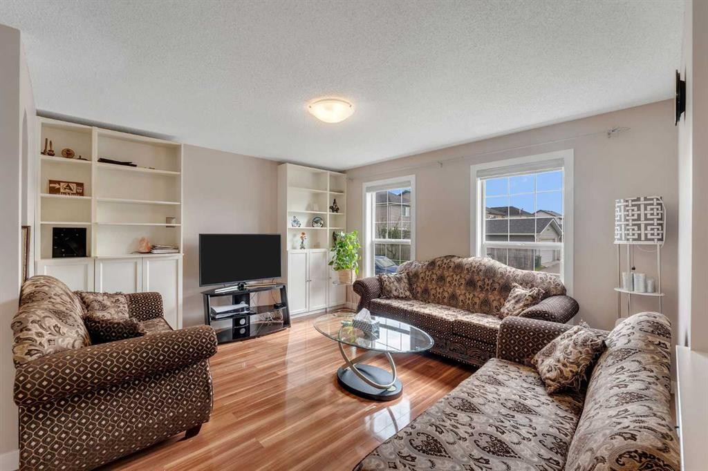 91 Saddlebrook Way Ne, Calgary, AB - Indoor Photo Showing Living Room