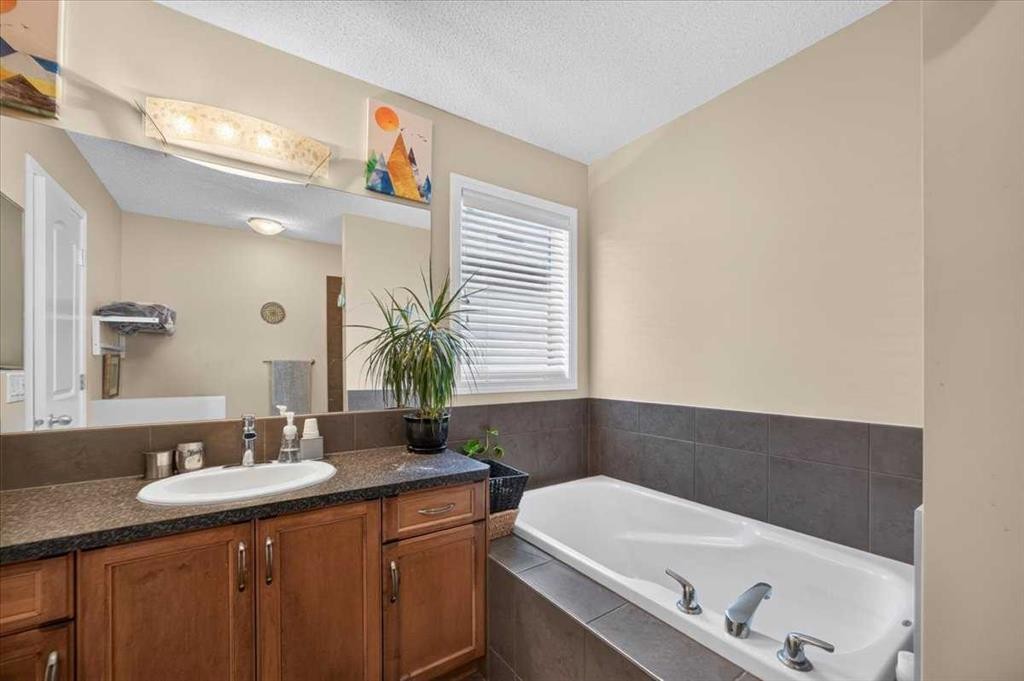 491 Copperpond Boulevard Se, Calgary, AB