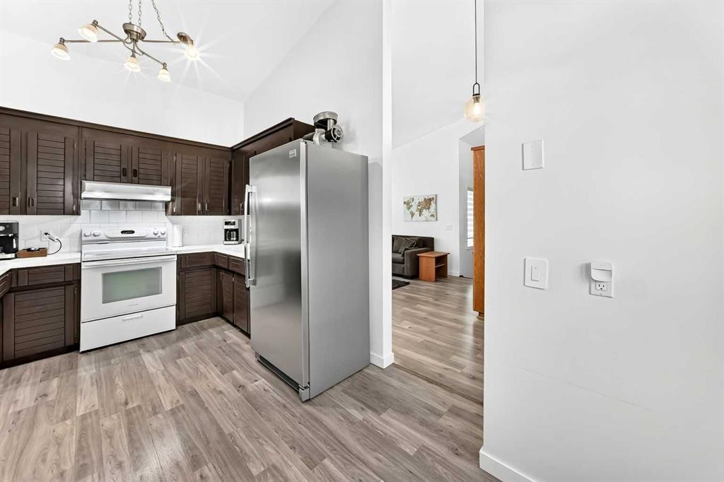 31 Ranchridge Way Nw, Calgary, AB - Indoor Photo Showing Kitchen