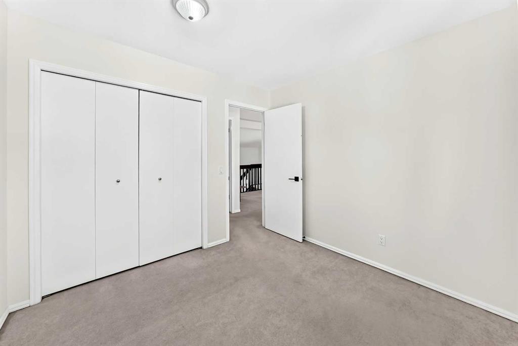 31 Ranchridge Way Nw, Calgary, AB - Indoor Photo Showing Other Room