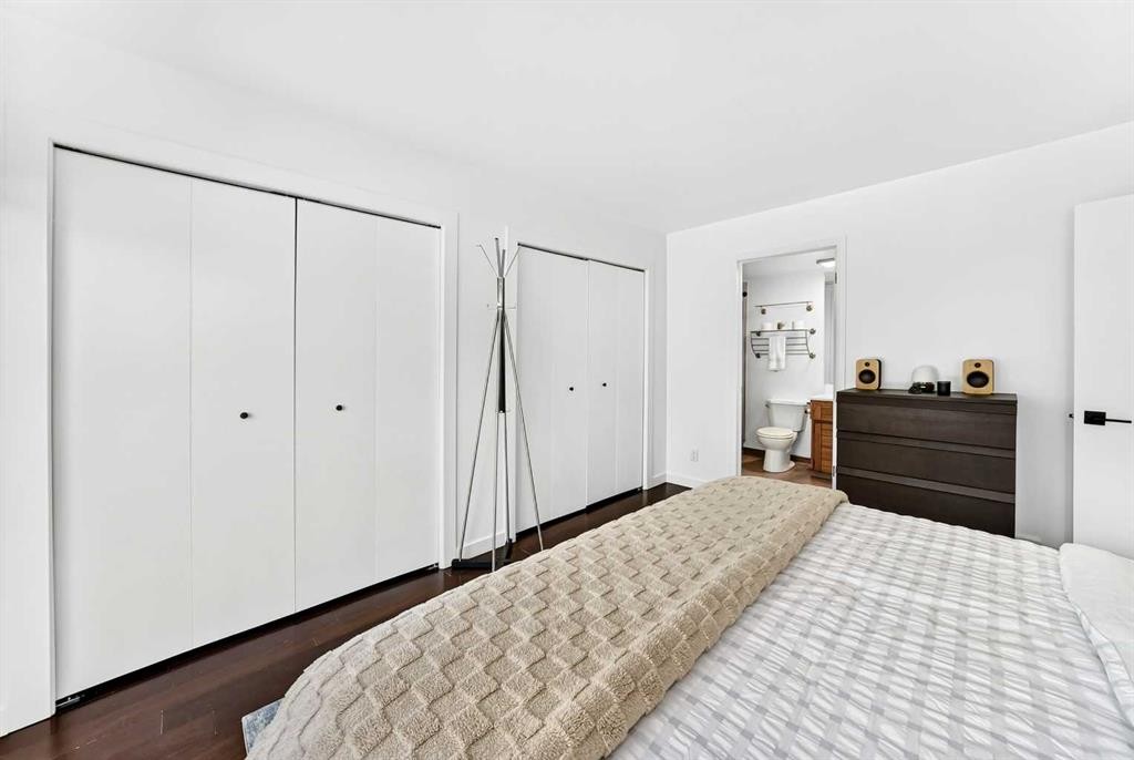 31 Ranchridge Way Nw, Calgary, AB - Indoor Photo Showing Bedroom