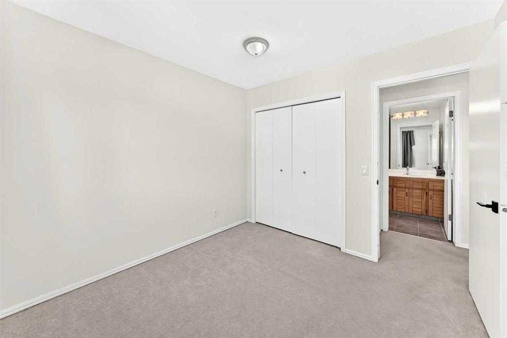 31 Ranchridge Way Nw, Calgary, AB - Indoor Photo Showing Other Room