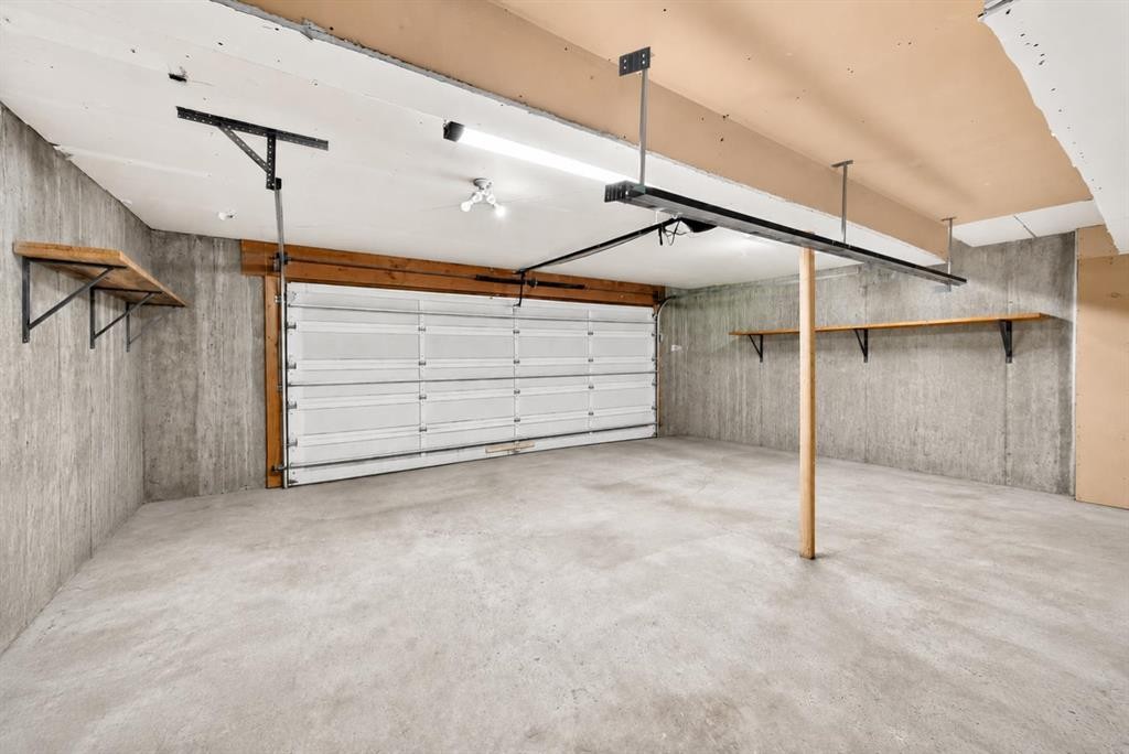 31 Ranchridge Way Nw, Calgary, AB - Indoor Photo Showing Garage