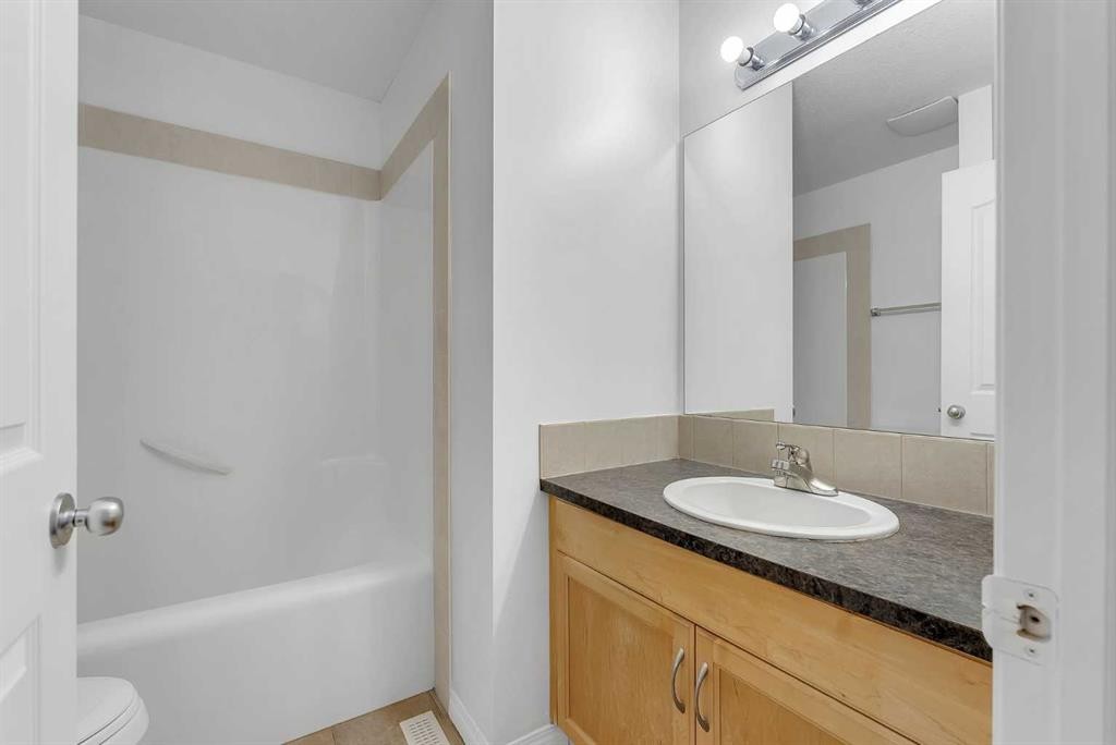 7 Saddlecrest Terrace Ne, Calgary, AB - Indoor Photo Showing Bathroom
