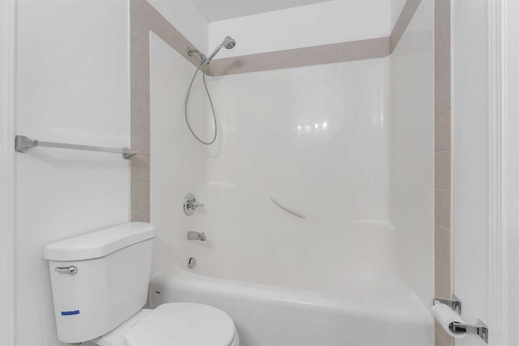 7 Saddlecrest Terrace Ne, Calgary, AB - Indoor Photo Showing Bathroom