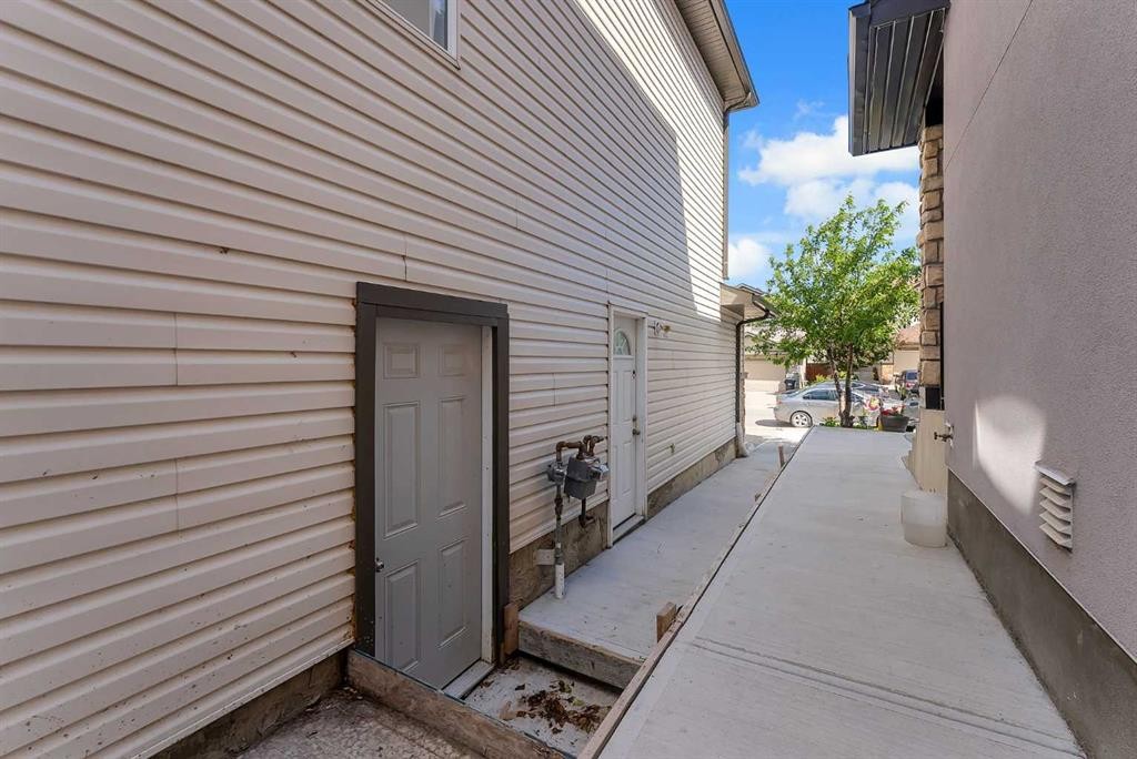 7 Saddlecrest Terrace Ne, Calgary, AB - Outdoor With Exterior