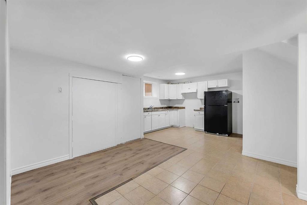 7 Saddlecrest Terrace Ne, Calgary, AB - Indoor Photo Showing Kitchen