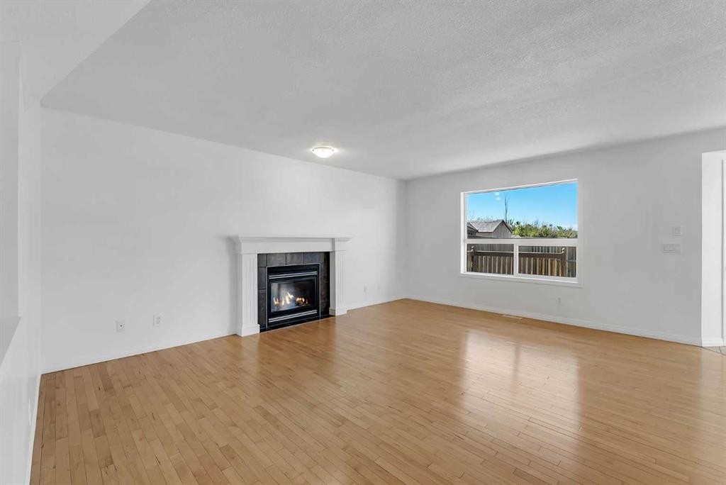 7 Saddlecrest Terrace Ne, Calgary, AB - Indoor Photo Showing Living Room With Fireplace