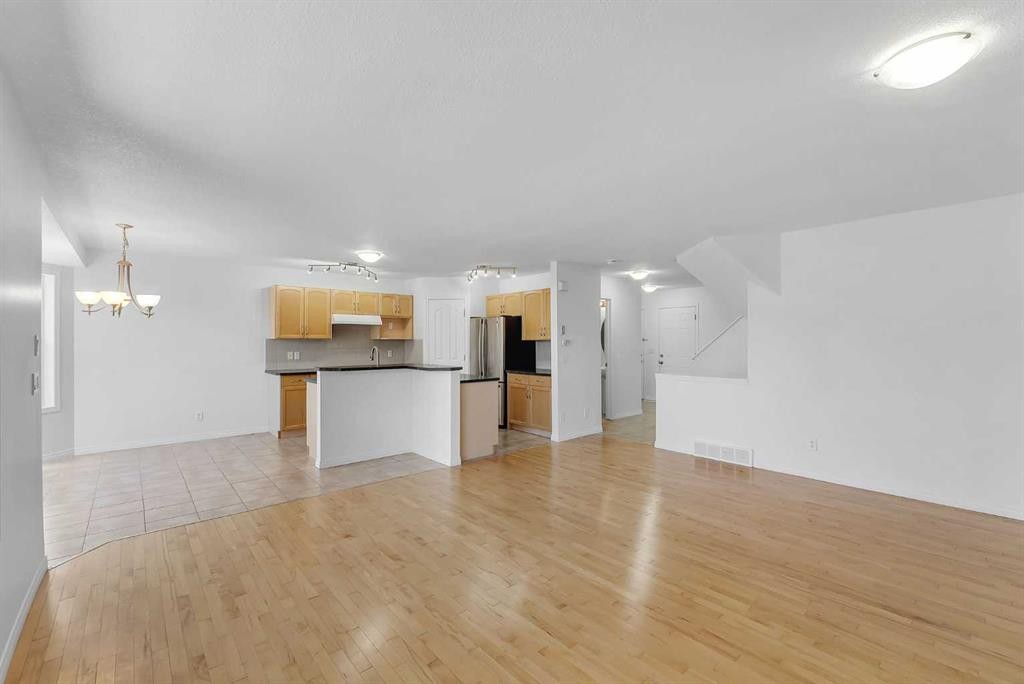 7 Saddlecrest Terrace Ne, Calgary, AB - Indoor Photo Showing Kitchen