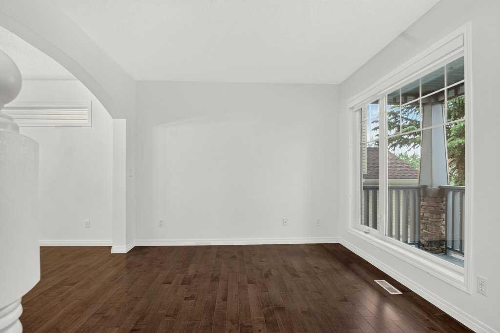 338 Panamount Drive Nw, Calgary, AB - Indoor Photo Showing Other Room
