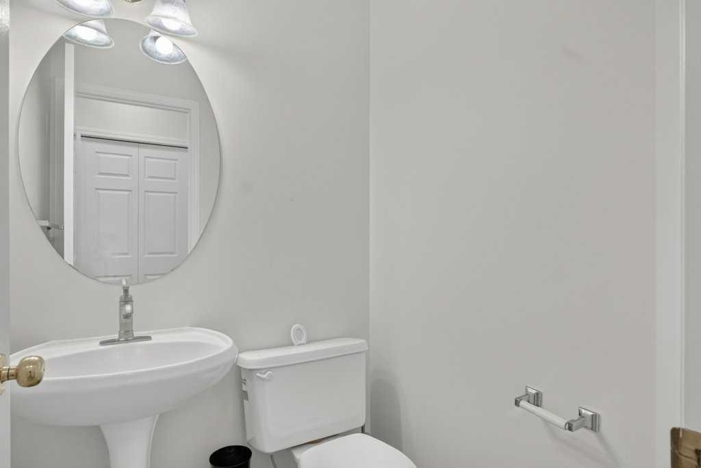 338 Panamount Drive Nw, Calgary, AB - Indoor Photo Showing Bathroom