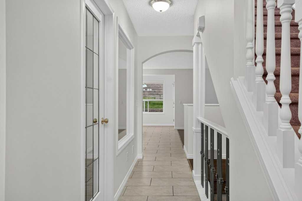 338 Panamount Drive Nw, Calgary, AB - Indoor Photo Showing Other Room