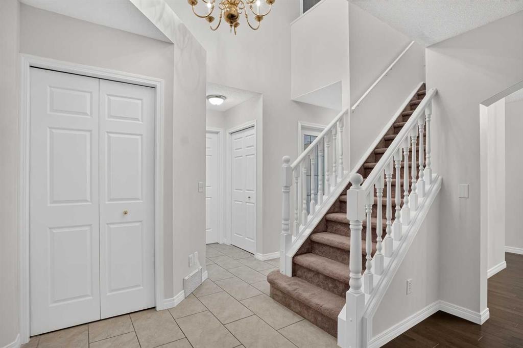338 Panamount Drive Nw, Calgary, AB - Indoor Photo Showing Other Room