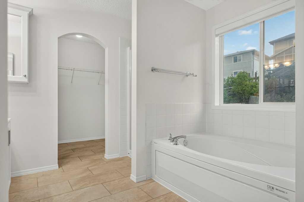 338 Panamount Drive Nw, Calgary, AB - Indoor Photo Showing Bathroom