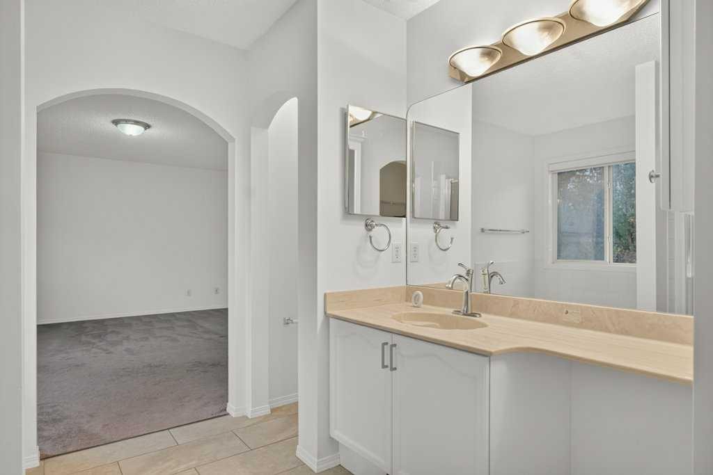338 Panamount Drive Nw, Calgary, AB - Indoor Photo Showing Bathroom