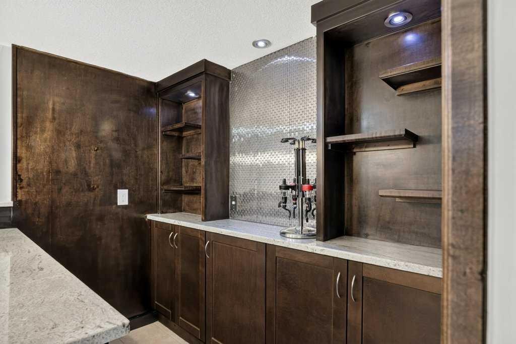 338 Panamount Drive Nw, Calgary, AB - Indoor