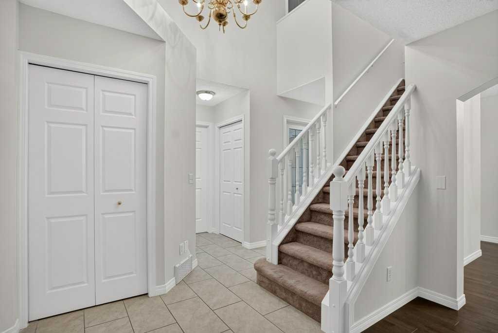 338 Panamount Drive Nw, Calgary, AB - Indoor Photo Showing Other Room