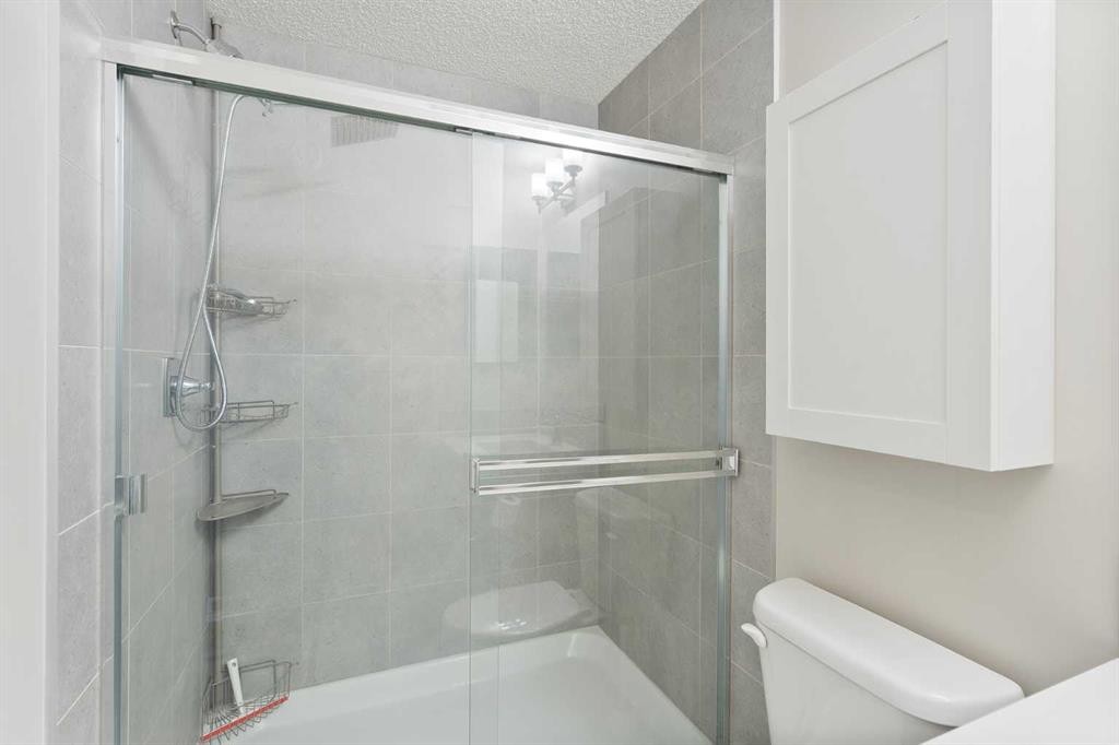 849 Mahogany Boulevard Se, Calgary, AB - Indoor Photo Showing Bathroom