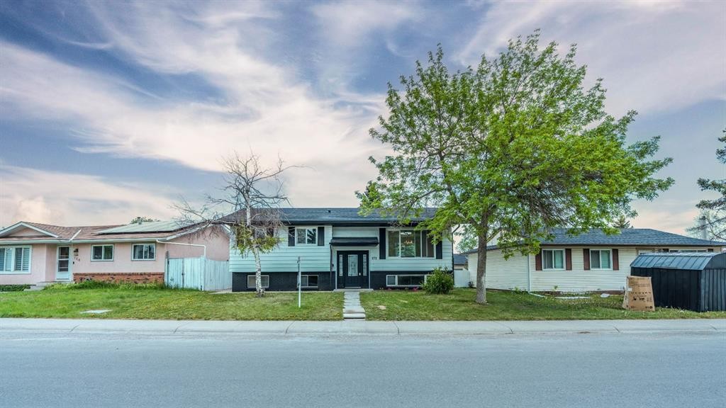172 Pinewind Road Ne, Calgary, AB - Outdoor With Facade