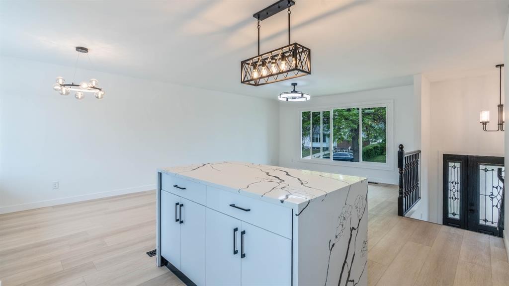 172 Pinewind Road Ne, Calgary, AB - Indoor Photo Showing Kitchen