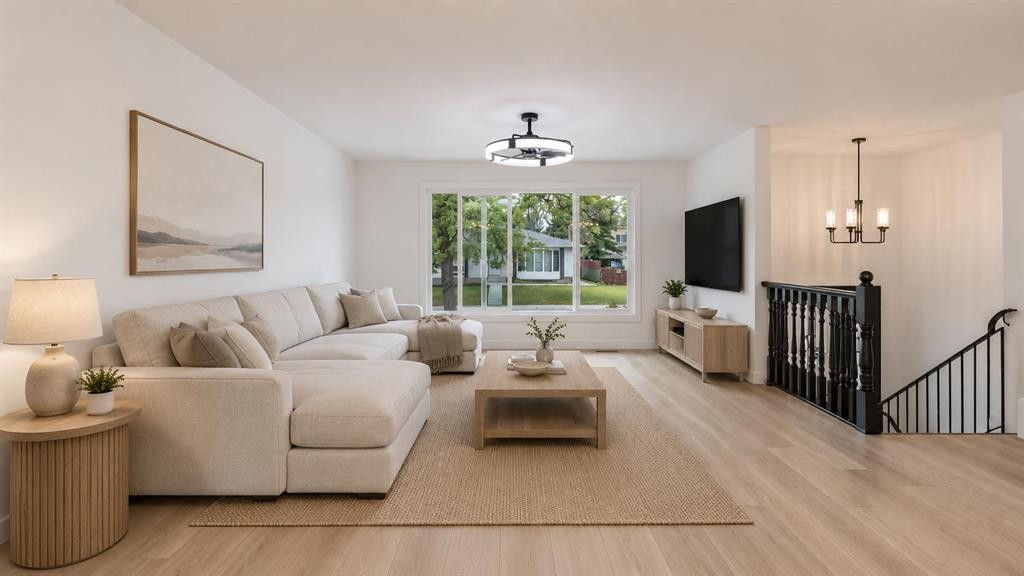 172 Pinewind Road Ne, Calgary, AB - Indoor Photo Showing Living Room