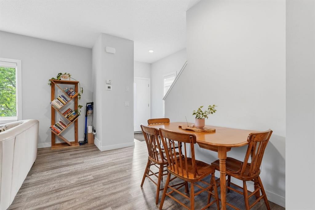 15 Tuscany Summit Square Nw, Calgary, AB - Indoor Photo Showing Dining Room