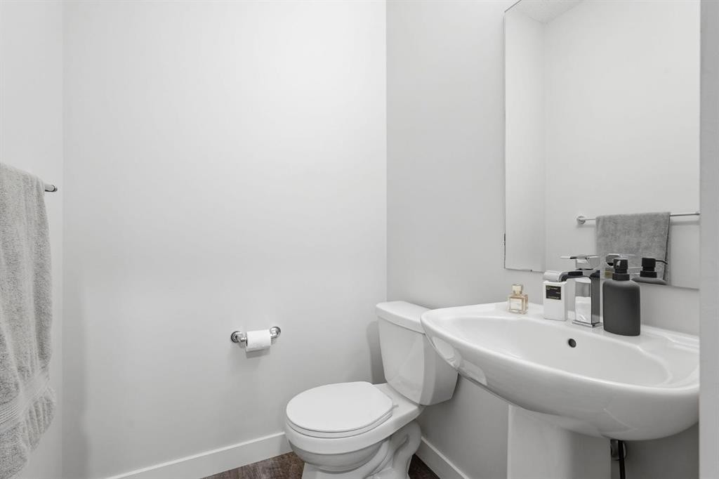 15 Tuscany Summit Square Nw, Calgary, AB - Indoor Photo Showing Bathroom
