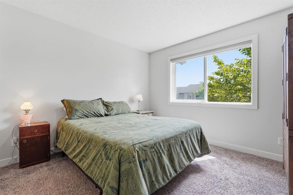 15 Tuscany Summit Square Nw, Calgary, AB - Indoor Photo Showing Bedroom
