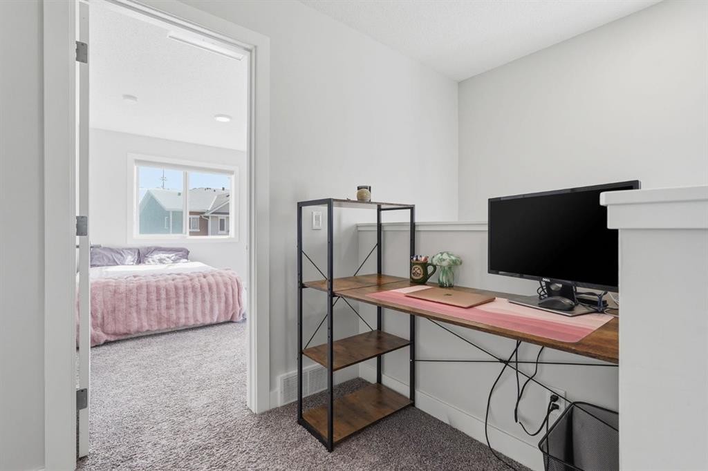 15 Tuscany Summit Square Nw, Calgary, AB - Indoor Photo Showing Office