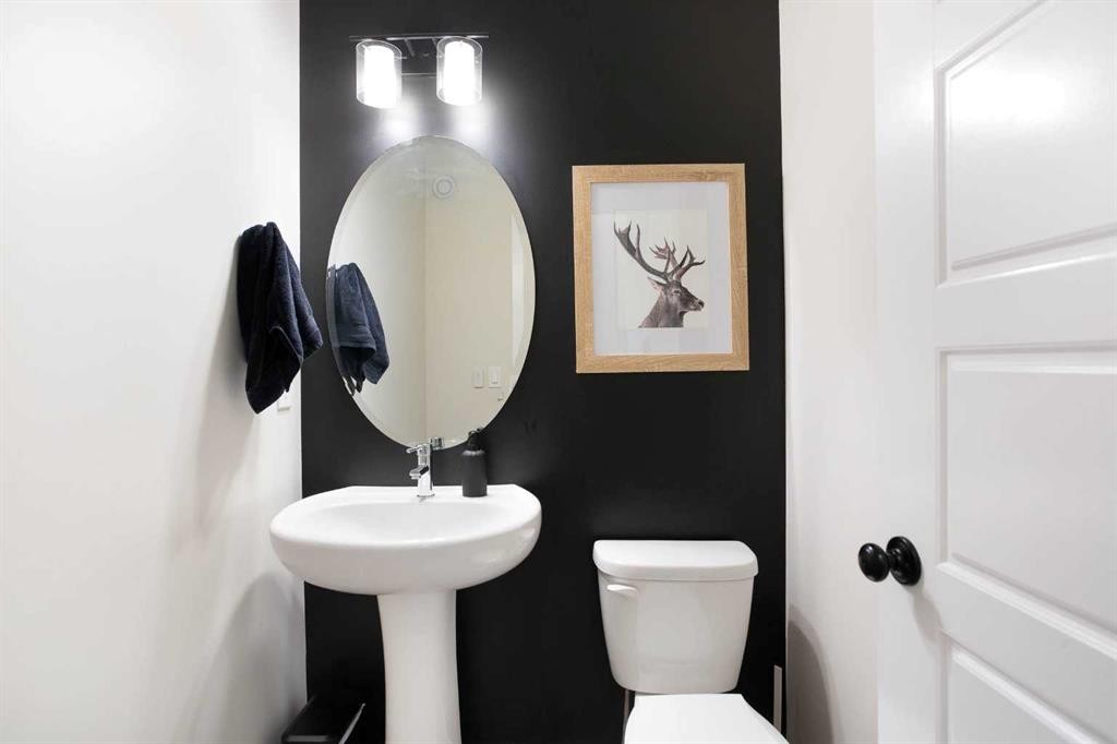136 Highview Gate Se, Airdrie, AB - Indoor Photo Showing Bathroom