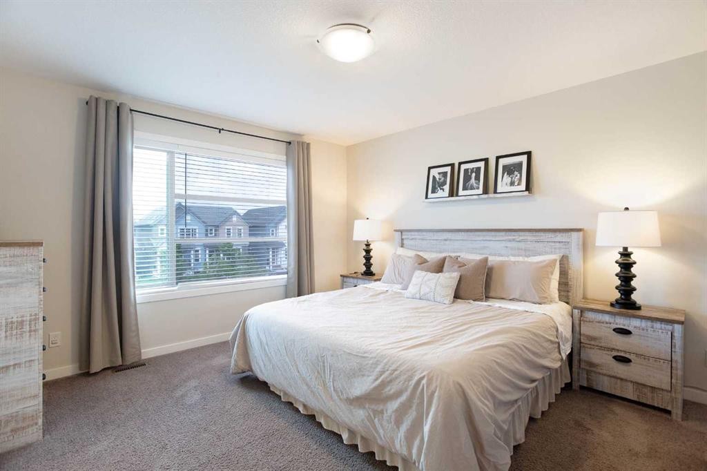 136 Highview Gate Se, Airdrie, AB - Indoor Photo Showing Bedroom