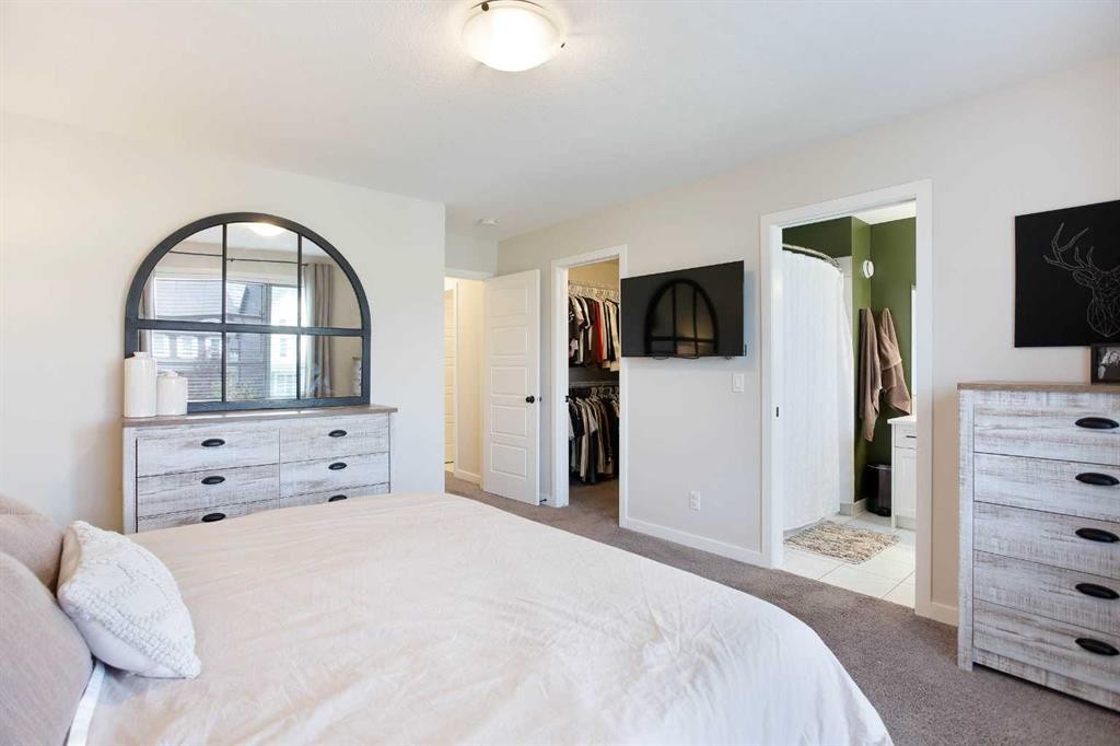 136 Highview Gate Se, Airdrie, AB - Indoor Photo Showing Bedroom