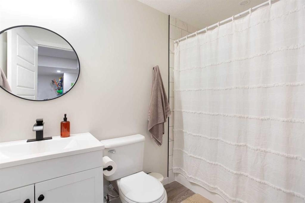 136 Highview Gate Se, Airdrie, AB - Indoor Photo Showing Bathroom