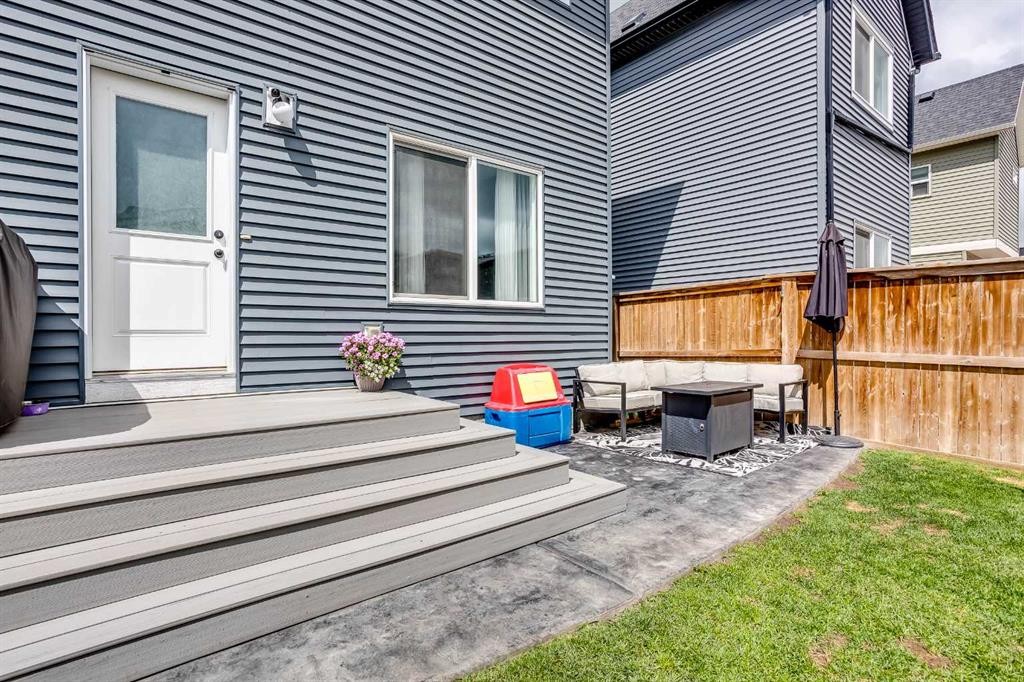 136 Highview Gate Se, Airdrie, AB - Outdoor With Deck Patio Veranda