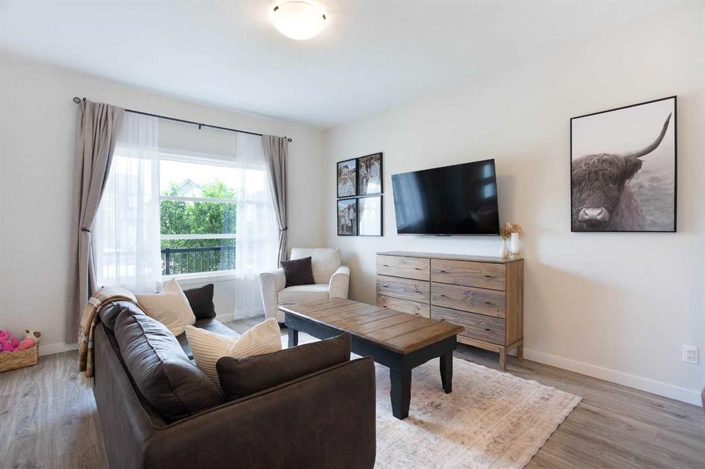 136 Highview Gate Se, Airdrie, AB - Indoor Photo Showing Other Room