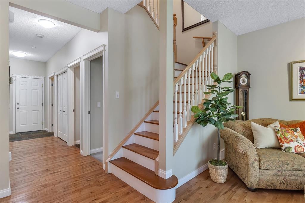 6 Discovery Heights Sw, Calgary, AB