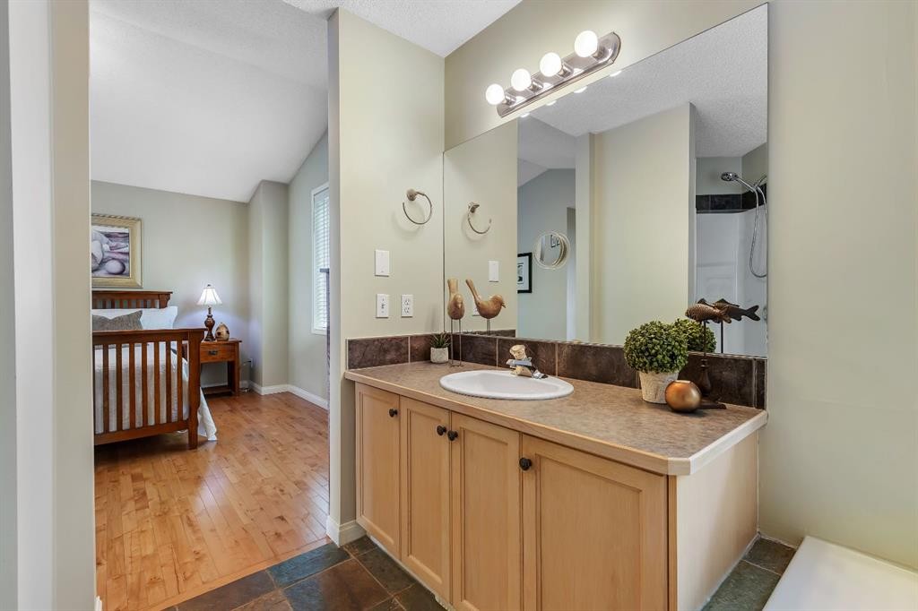 6 Discovery Heights Sw, Calgary, AB