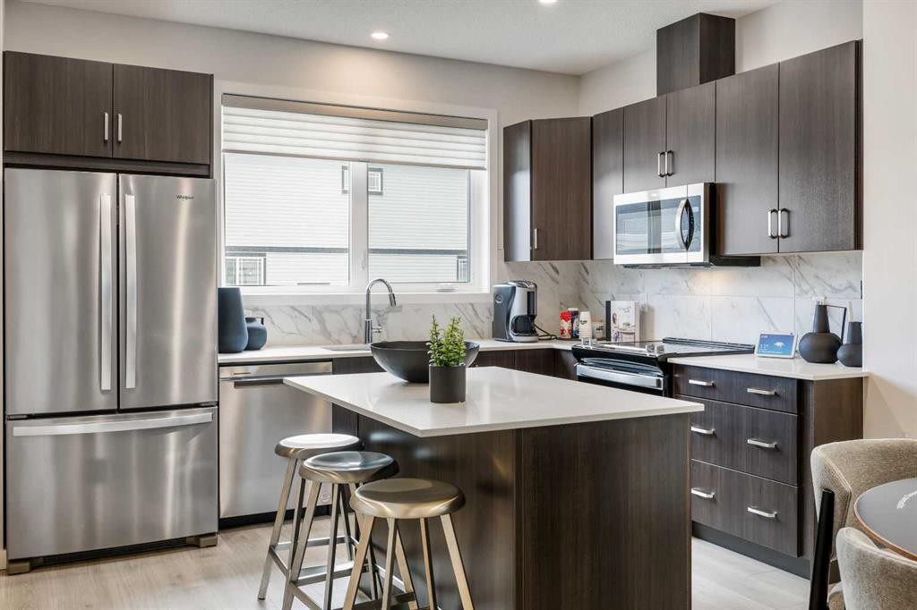 16 Amblefield View Nw, Calgary, AB - Indoor Photo Showing Kitchen With Upgraded Kitchen