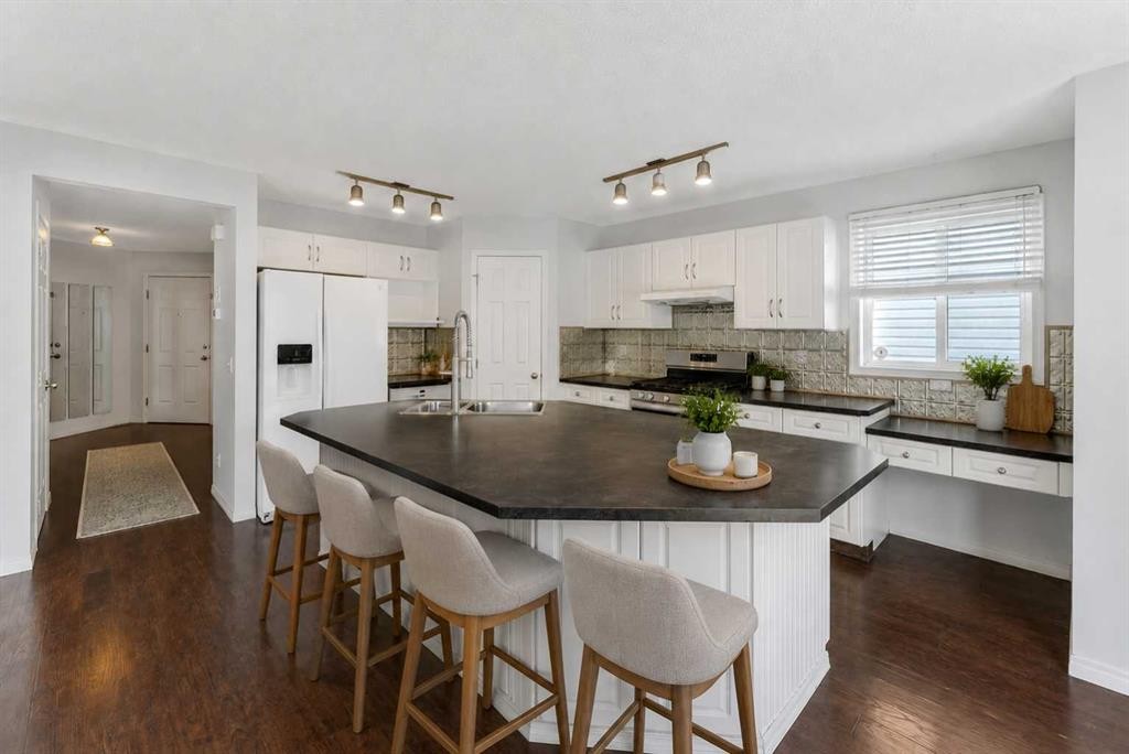 30 Citadel Crest Link Nw, Calgary, AB