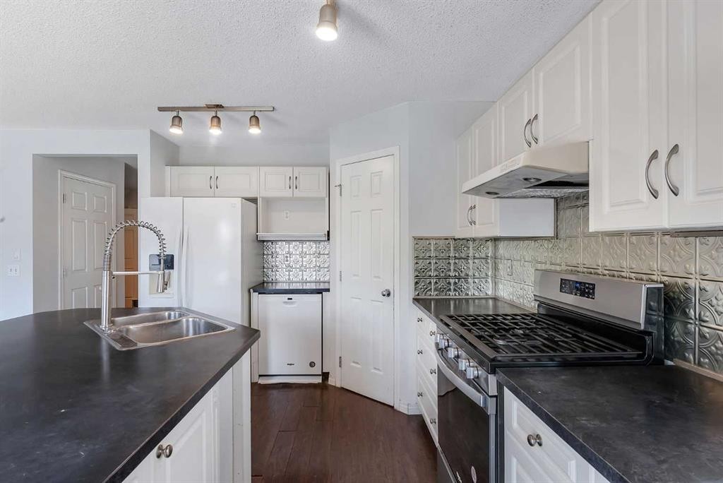 30 Citadel Crest Link Nw, Calgary, AB